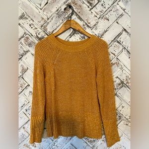 Size Small Universal Thread Sweater